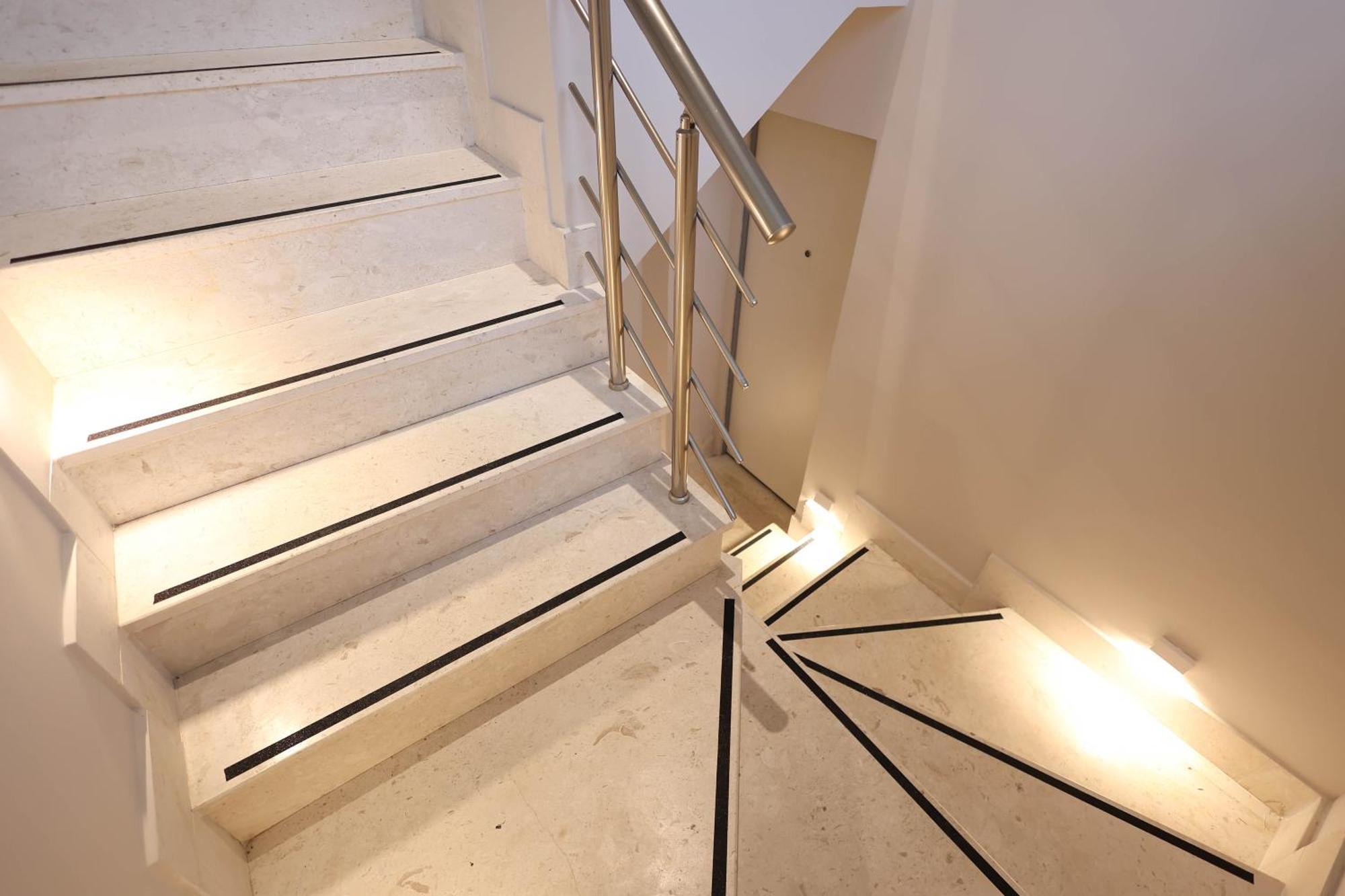 Grandstay Studios Durres Bagian luar foto