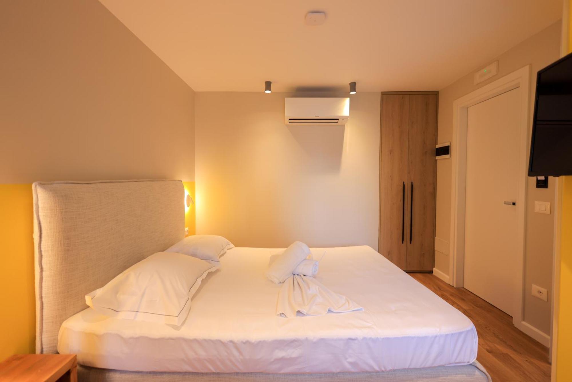 Grandstay Studios Durres Bagian luar foto