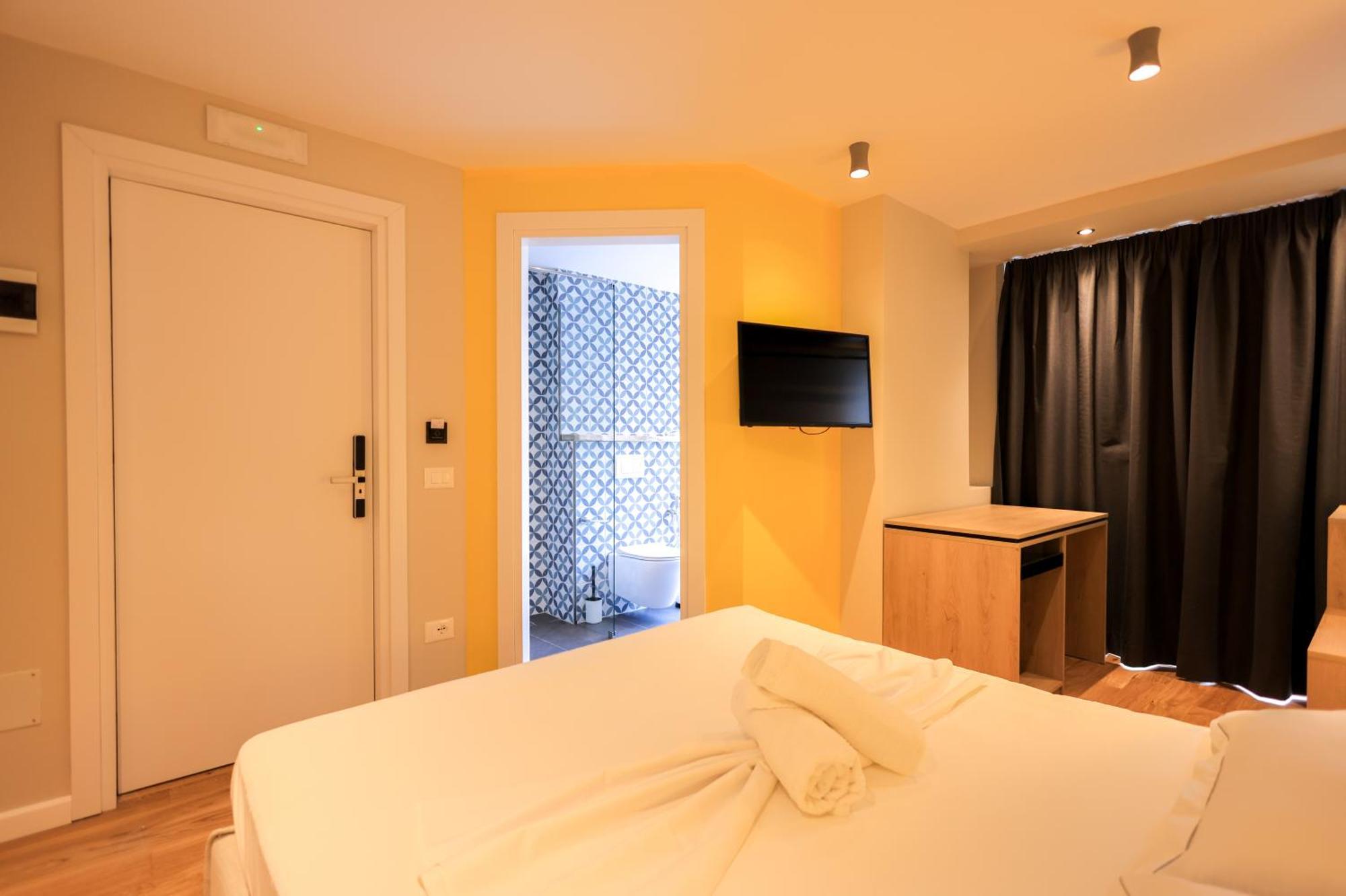 Grandstay Studios Durres Bagian luar foto