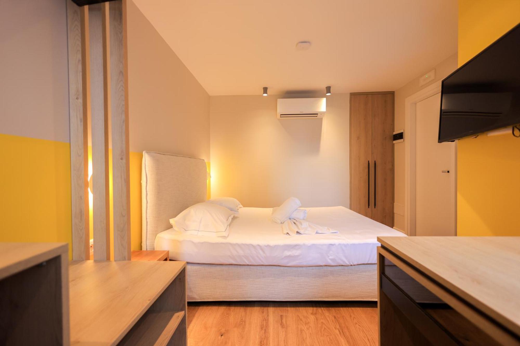Grandstay Studios Durres Bagian luar foto